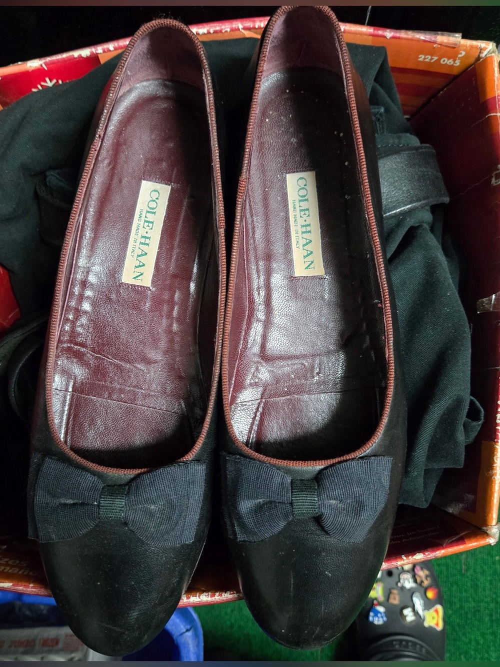 Vintage Cole Haan Black Leather Bow-Accent Formal Mens Loafer - Picture 2 of 5